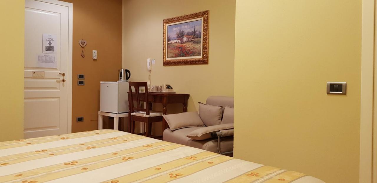 La Regibussa - Hotel Ristorante Асти Экстерьер фото