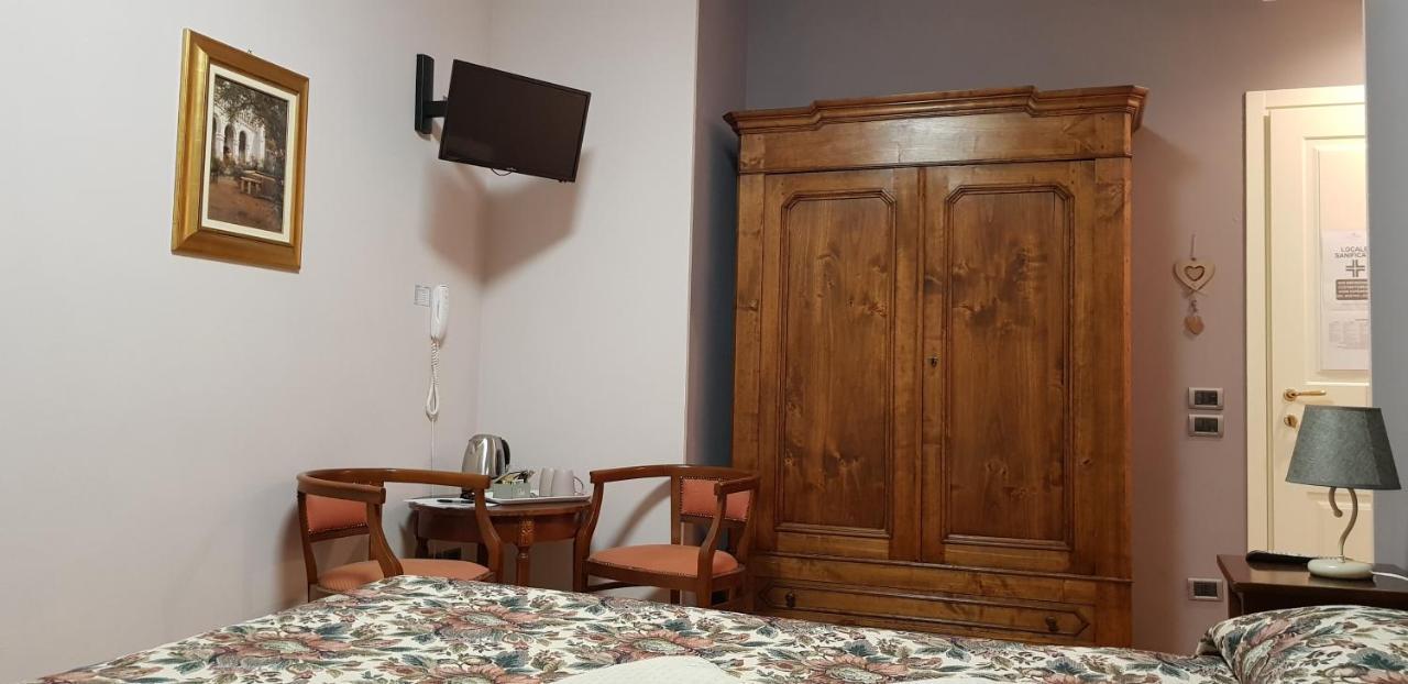 La Regibussa - Hotel Ristorante Асти Экстерьер фото