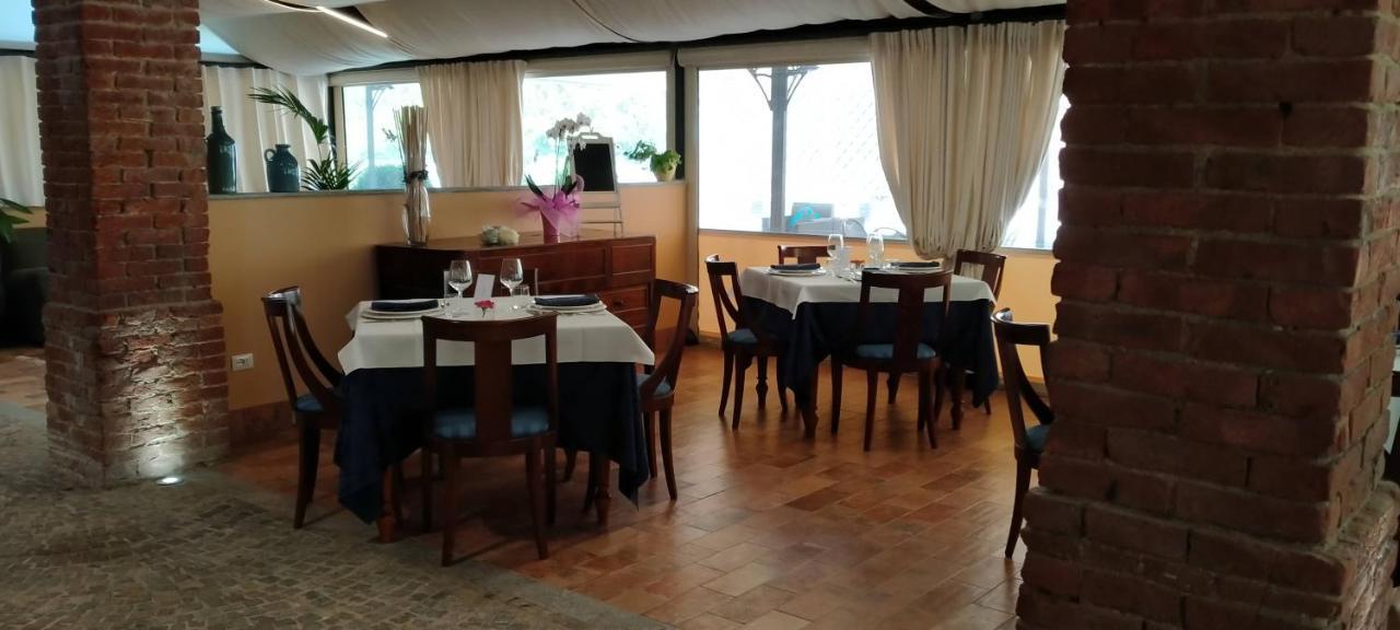 La Regibussa - Hotel Ristorante Асти Экстерьер фото