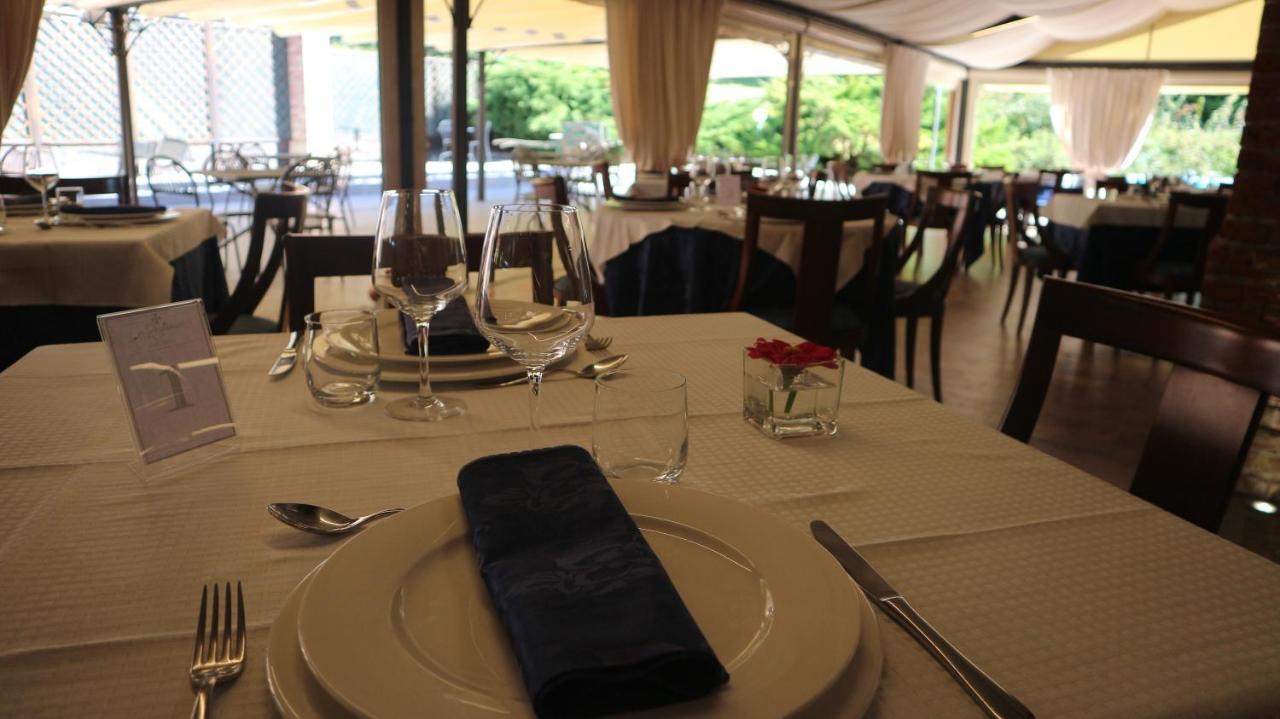 La Regibussa - Hotel Ristorante Асти Экстерьер фото