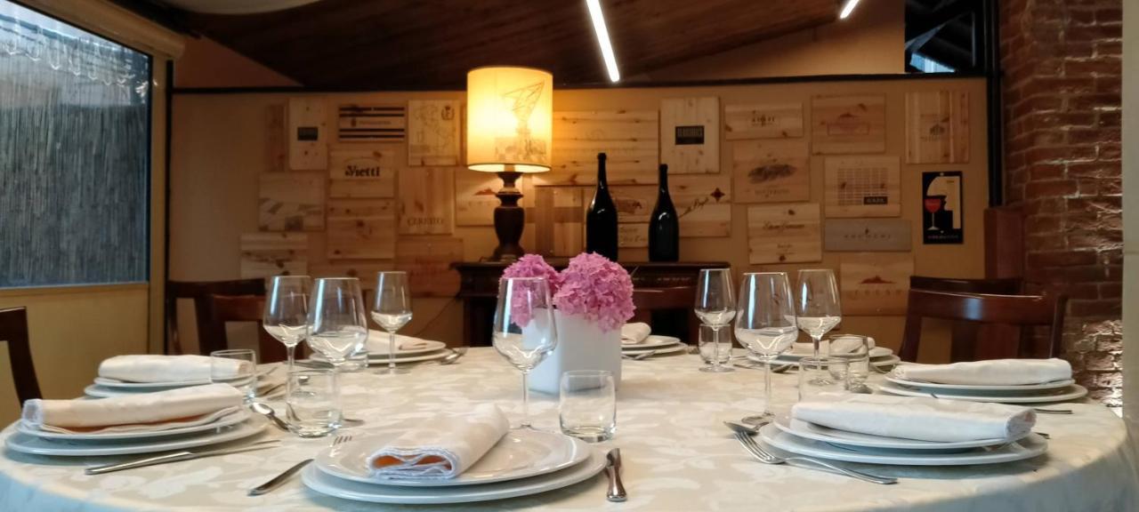 La Regibussa - Hotel Ristorante Асти Экстерьер фото