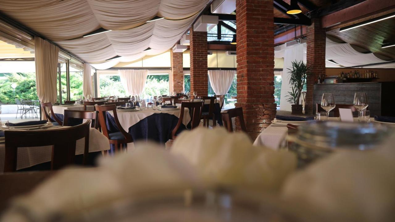La Regibussa - Hotel Ristorante Асти Экстерьер фото