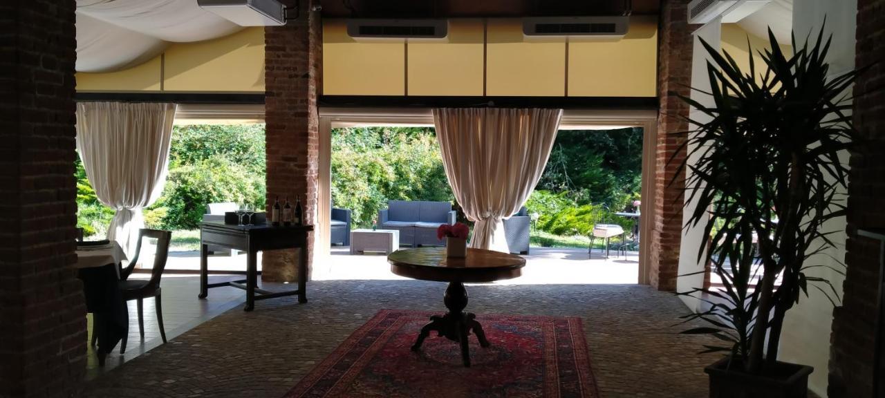 La Regibussa - Hotel Ristorante Асти Экстерьер фото