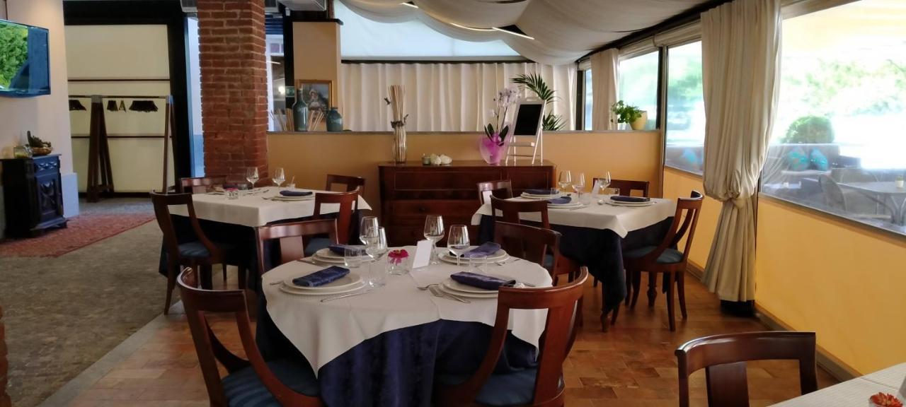 La Regibussa - Hotel Ristorante Асти Экстерьер фото