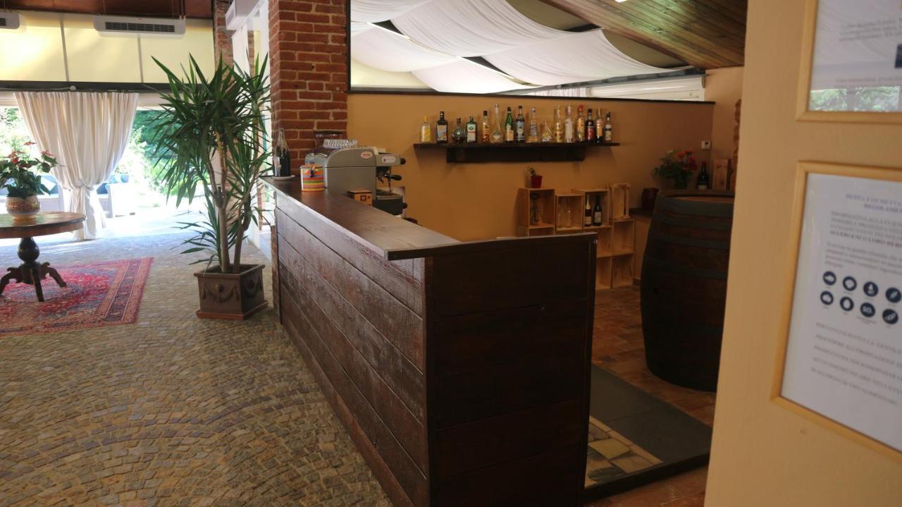 La Regibussa - Hotel Ristorante Асти Экстерьер фото