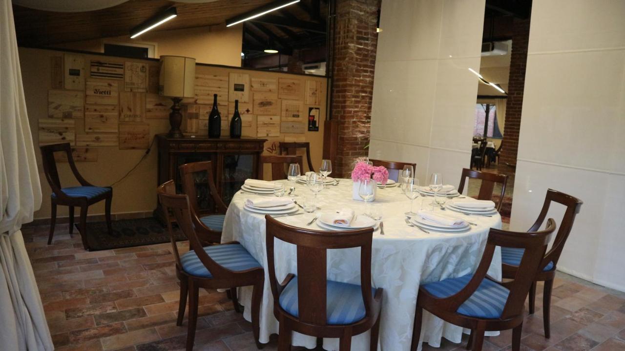 La Regibussa - Hotel Ristorante Асти Экстерьер фото