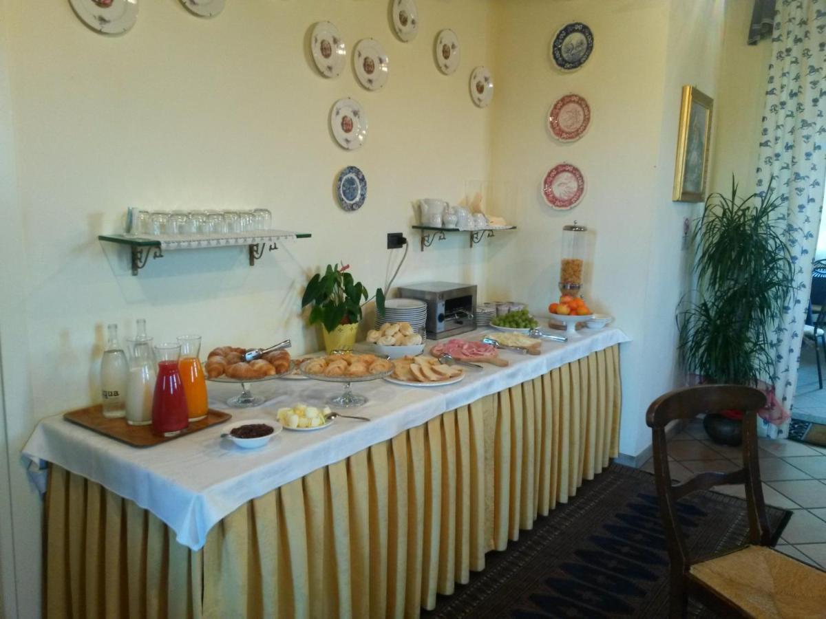 La Regibussa - Hotel Ristorante Асти Экстерьер фото