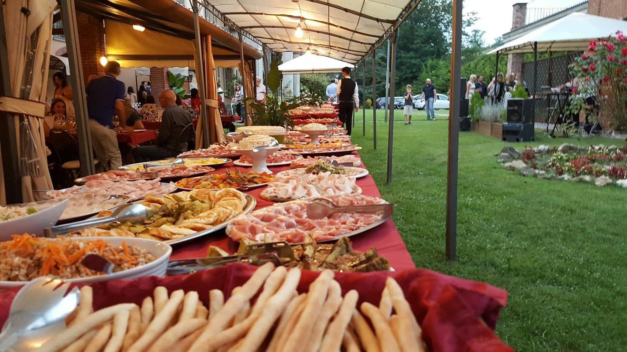 La Regibussa - Hotel Ristorante Асти Экстерьер фото