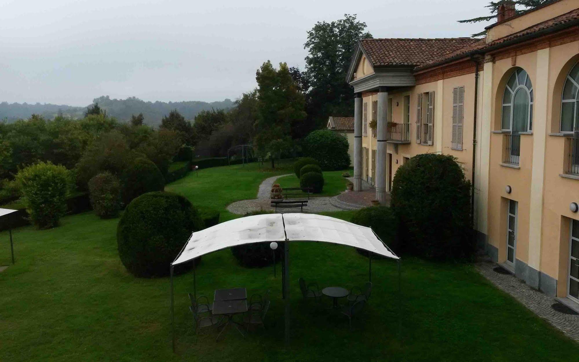 La Regibussa - Hotel Ristorante Асти Экстерьер фото