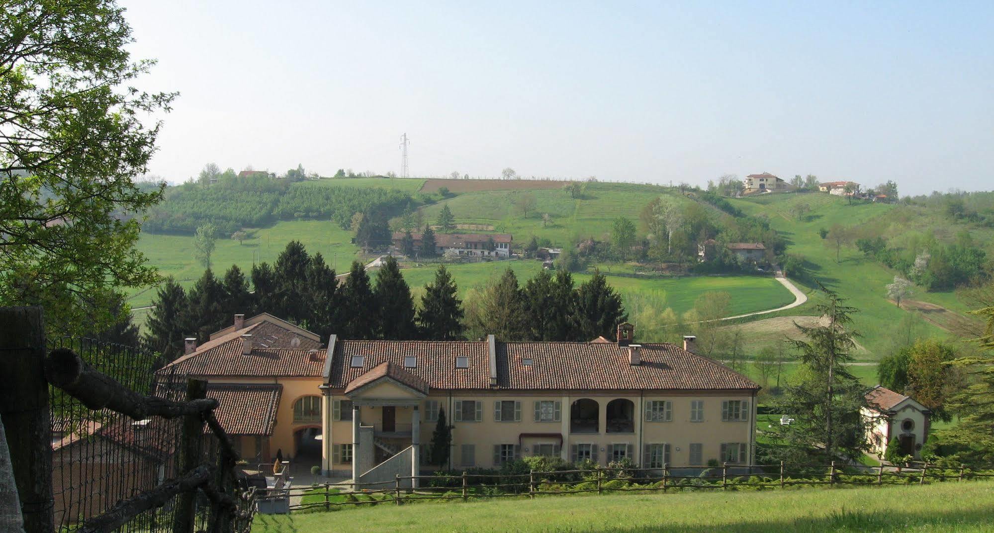 La Regibussa - Hotel Ristorante Асти Экстерьер фото